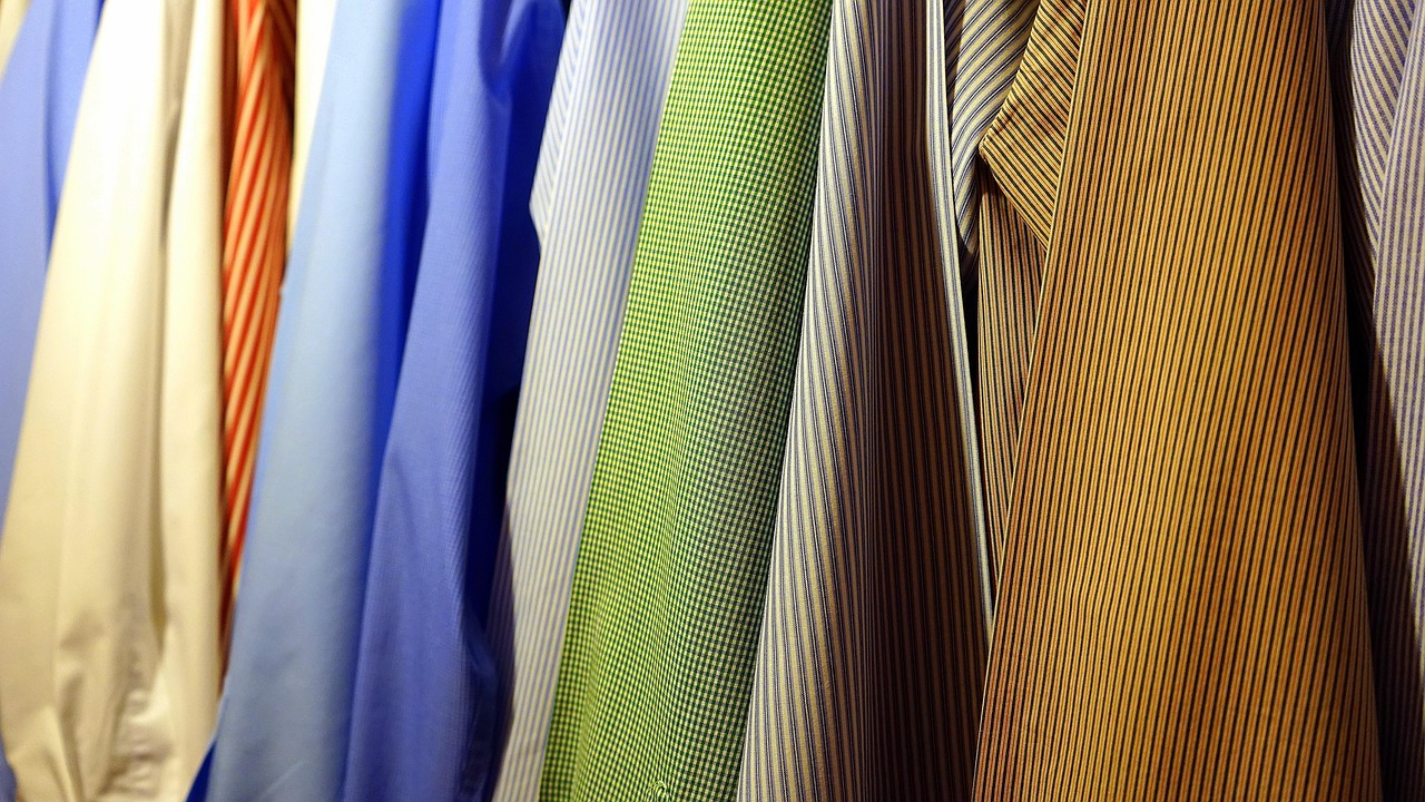 Comment associer les couleurs de ses vêtements sans faute de goût