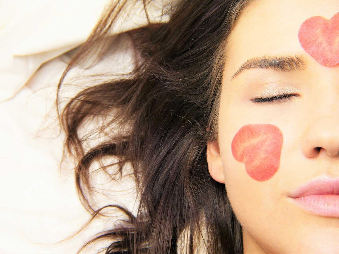 Comment bien dormir pour une peau reposée